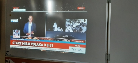 WSPÓLNIE OGLĄDAMY HISTORYCZNY LOT POLAKA W KOSMOS