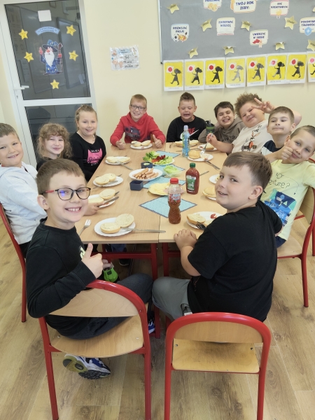 ZDROWE ŚNIADANIE W KLASIE DRUGIEJ
