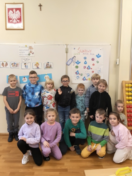 ŚWIATOWY DZIEŃ MYCIA RĄK W KLASIE PIERWSZEJ