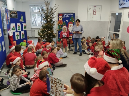 ŚWIĄTECZNE CZYTANIE PRZY CHOINCE