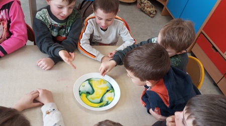 EKSPERYMENTY W ZERÓWCE