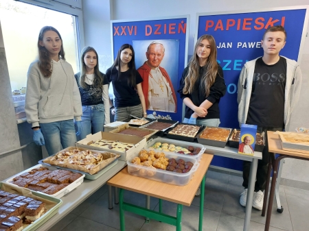 KAWIARENKA PAPIESKA - DZIEŃ PEŁEN DOBRA, ŻYCZLIWOŚCI I PYSZNYCH CIAST!